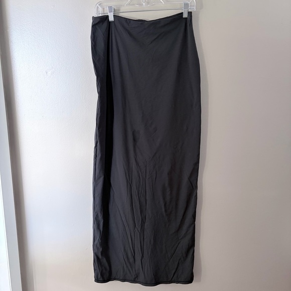 SKIMS Fits Everybody Tube Maxi Dress in Onyx Black - XL - Picture 3 of 8